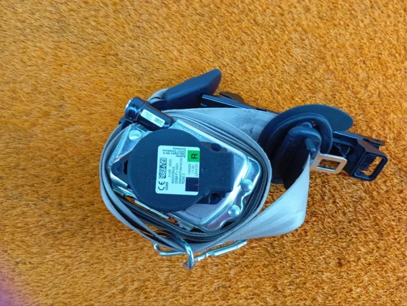 Ремень безопасности