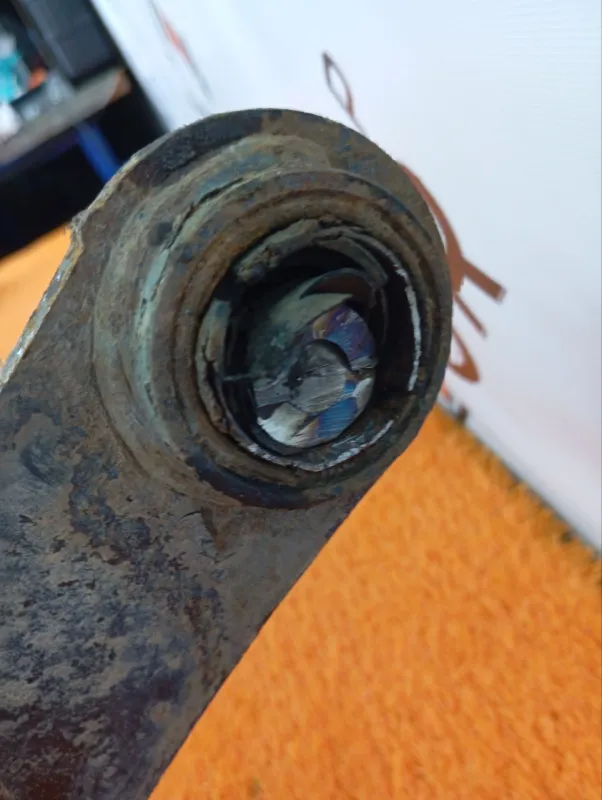 Кулак поворотный