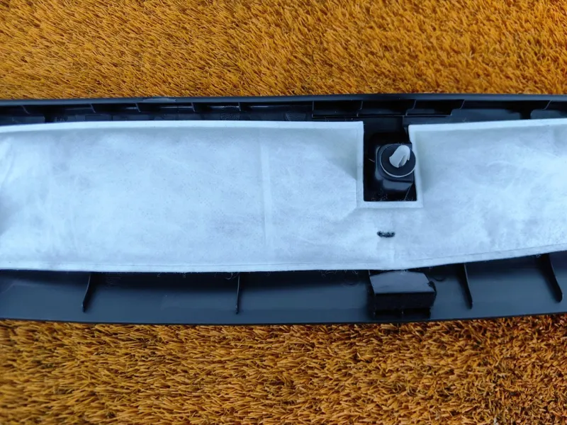 Обшивка крышки багажника