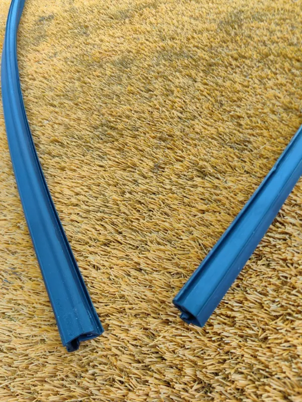 Уплотнитель стекла двери