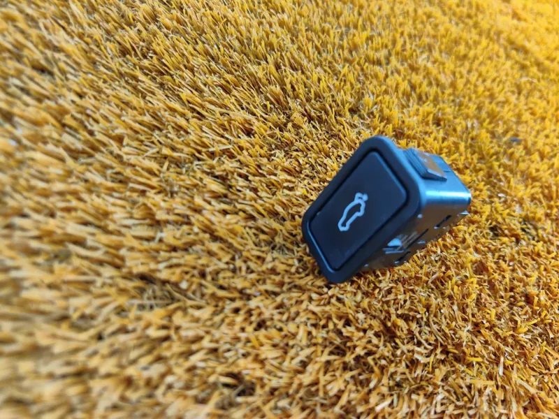 Кнопка багажника