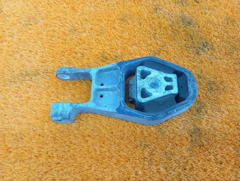 Подушка двигателя