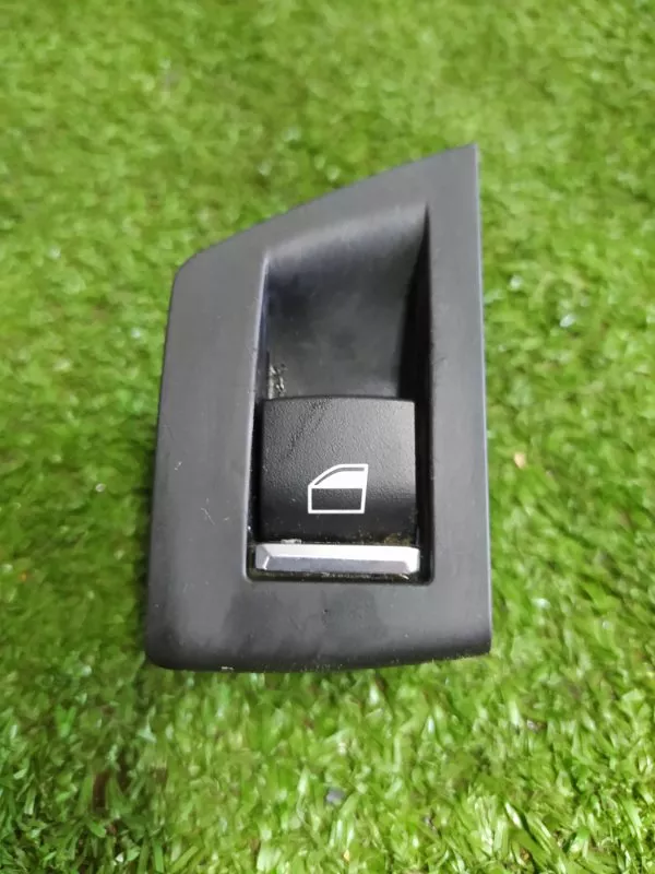 Кнопка стеклоподъемника