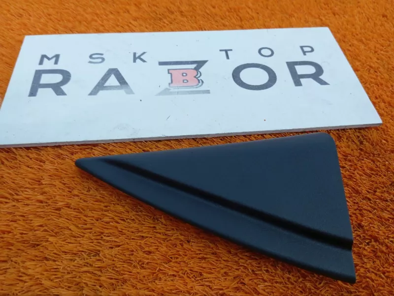 Уголок двери