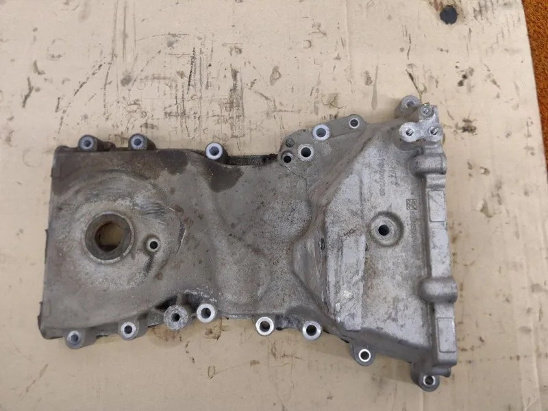 Крышка двигателя передняя