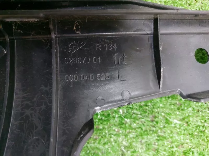 Кронштейн обшивки двери