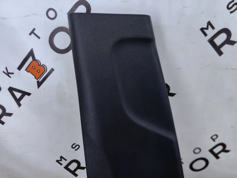 Обшивка центральной стойки