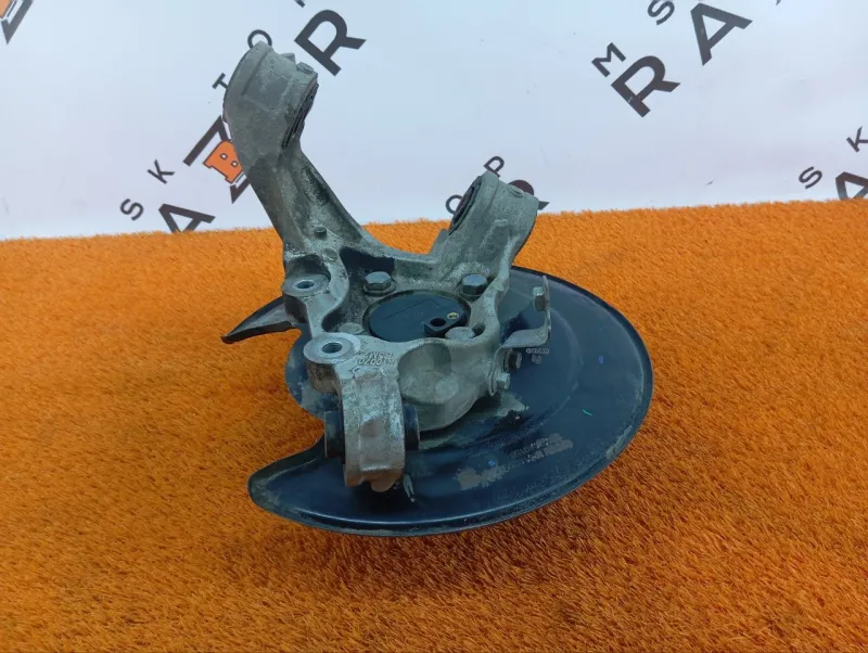 Кулак поворотный