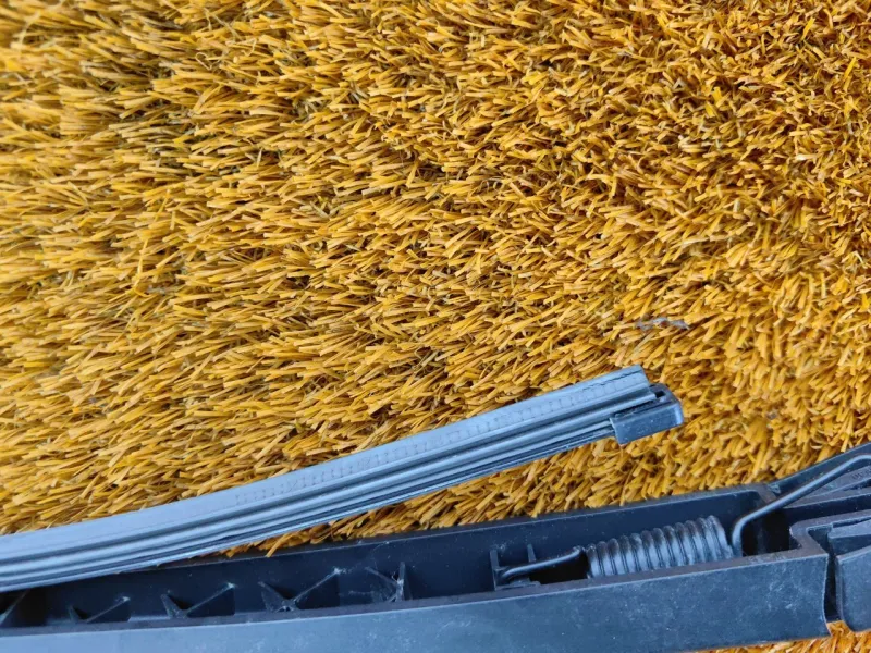 поводок стеклоочистителя