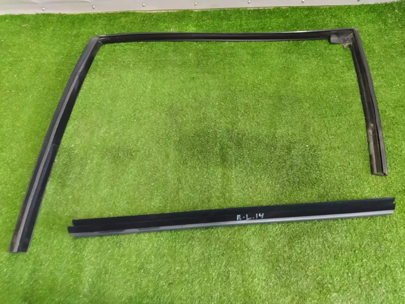 Уплотнитель стекла двери