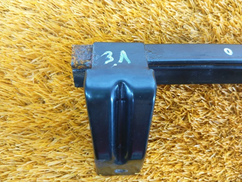 Направляющая стекла двери