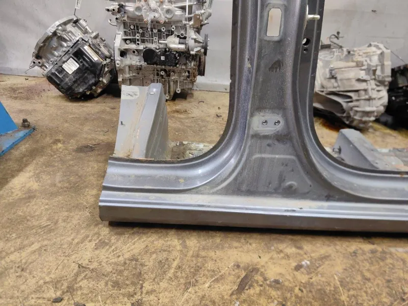 Порог с центральной стойкой