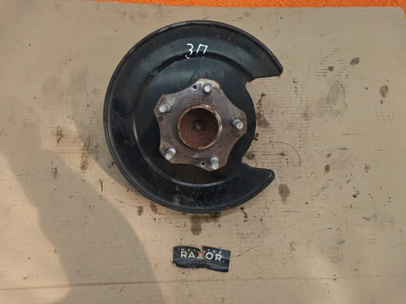 Кулак поворотный