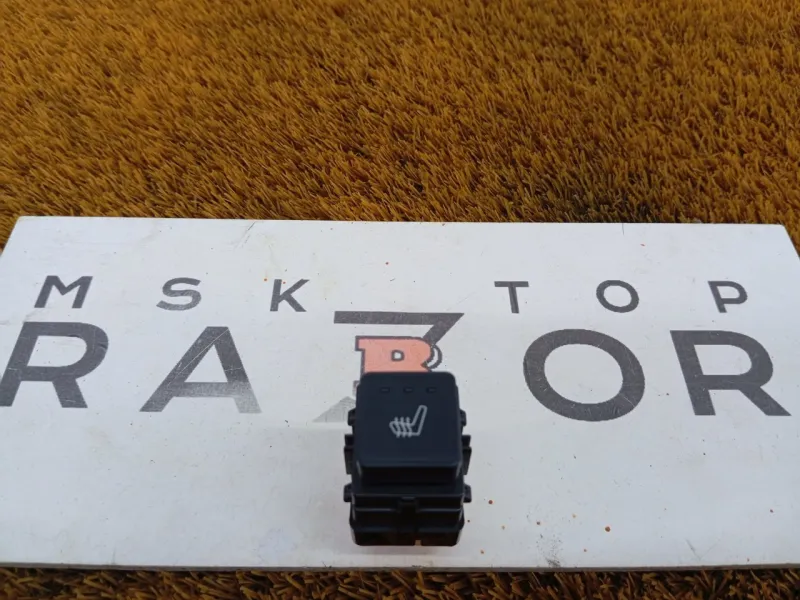 Кнопка обогрева сидений