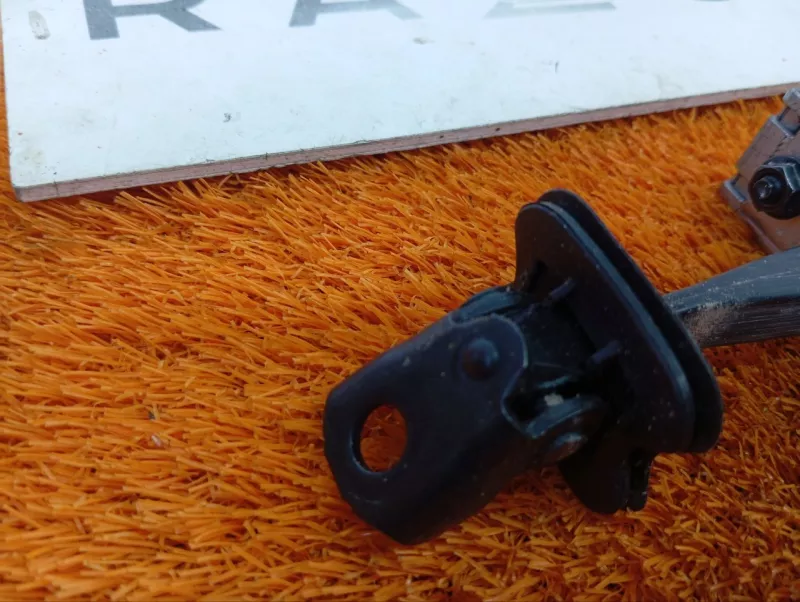 Ограничитель двери