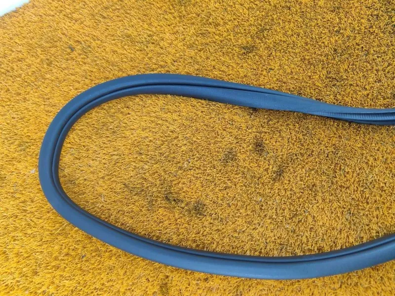 Уплотнитель проема двери