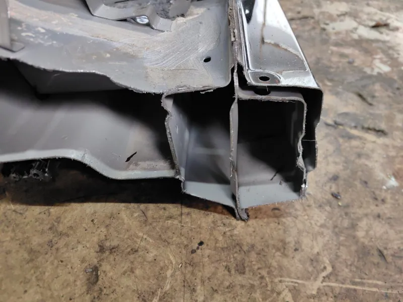 Порог с центральной стойкой