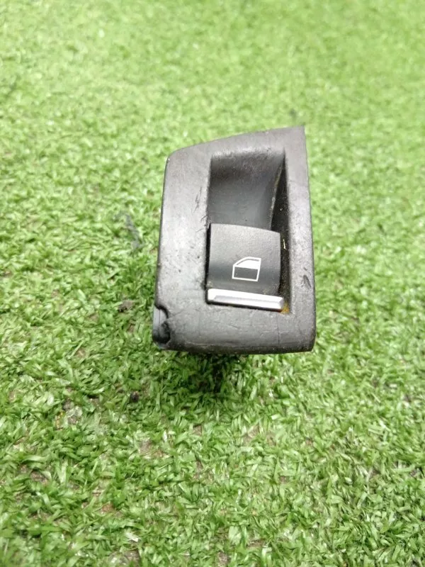 Кнопка стеклоподъемника