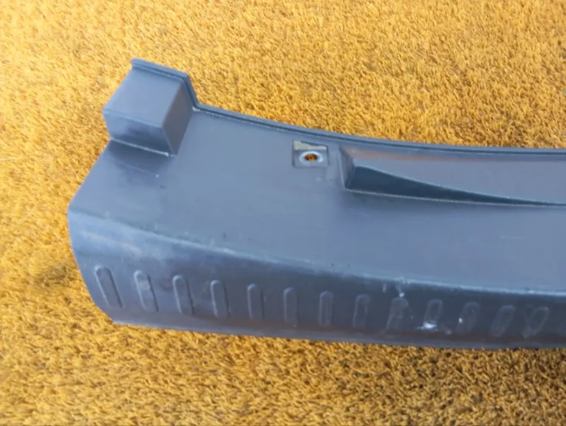 Накладка замка багажника