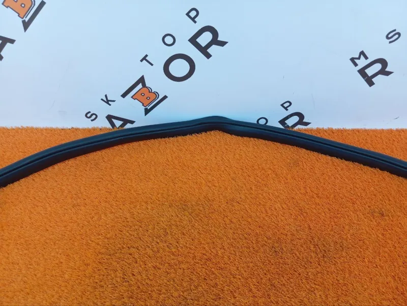 Уплотнитель проема двери