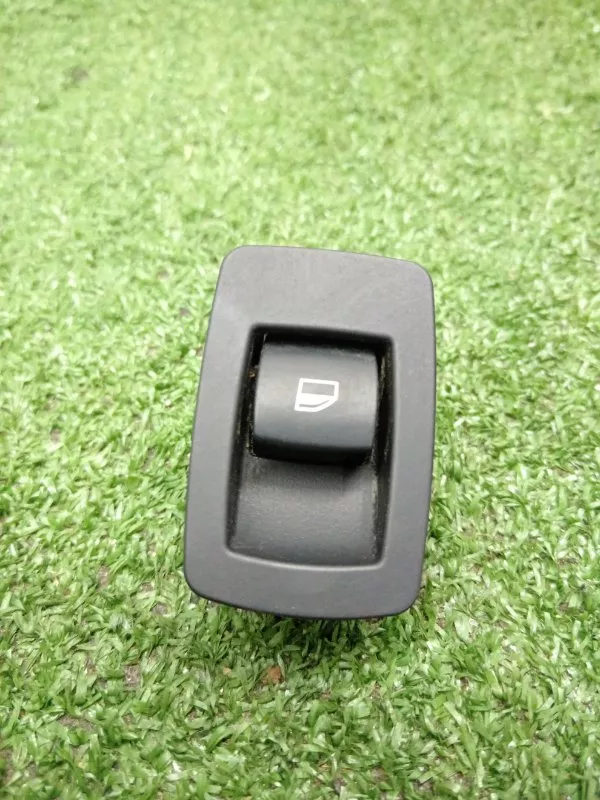 Кнопка стеклоподъемника