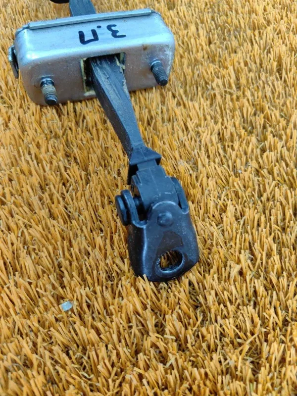 Ограничитель двери