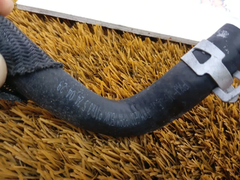 Патрубок отопителя