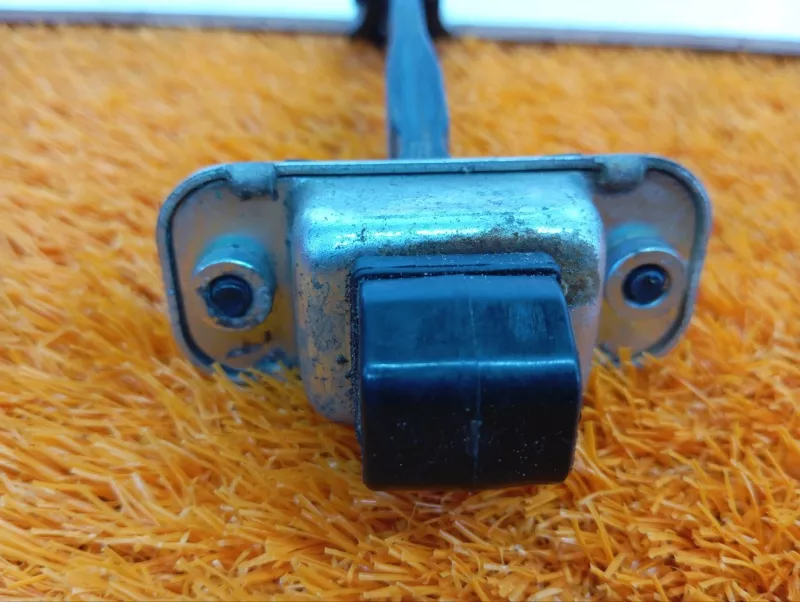 Ограничитель двери