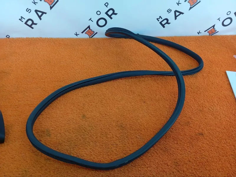 Уплотнитель проема двери