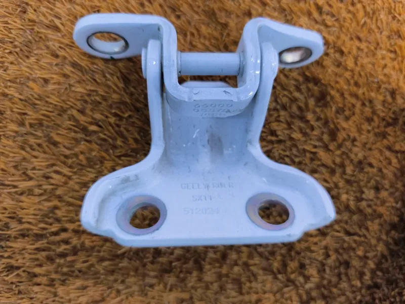 Петля двери