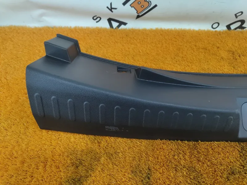 Накладка замка багажника