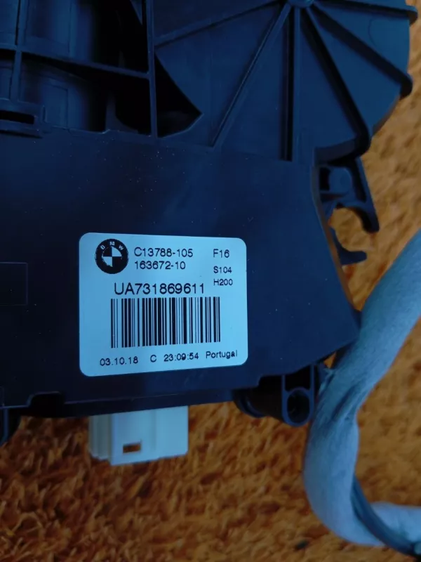 Доводчик двери багажника