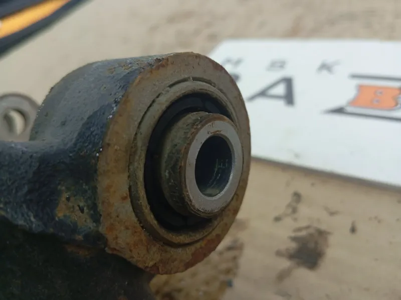 Кулак поворотный