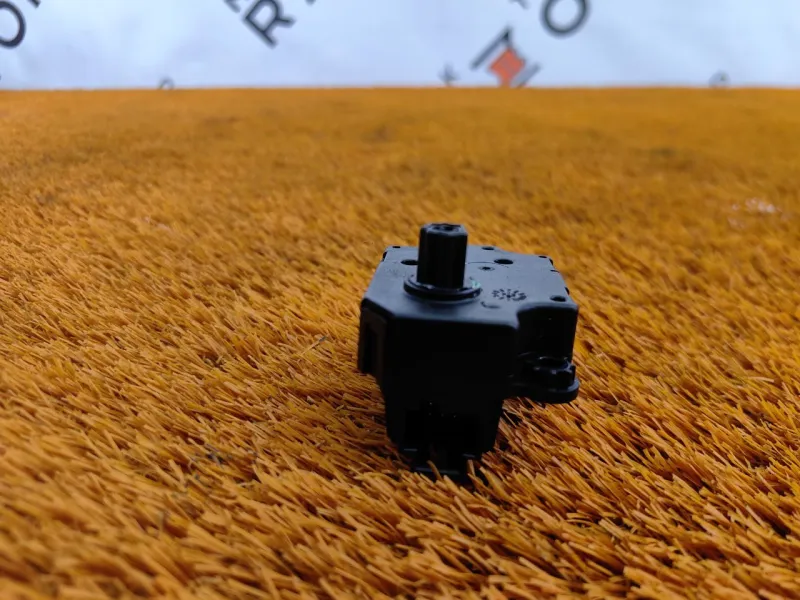 Моторчик заслонки печки