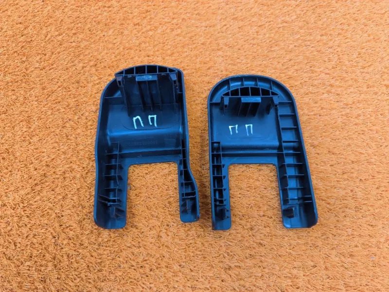 Заглушка крепления сиденья