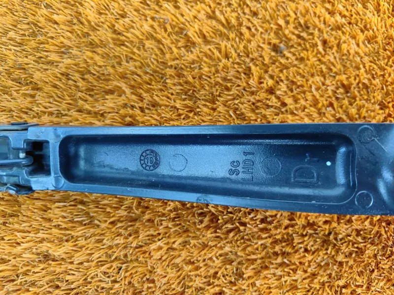 поводок стеклоочистителя