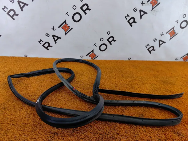 Уплотнитель двери