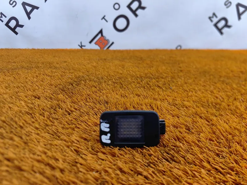 Плафон подсветки бардачка