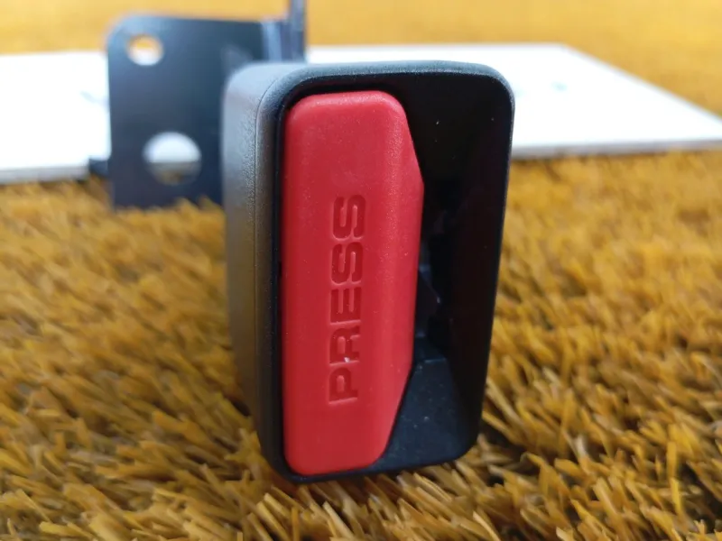 Ответная часть ремня безопасности