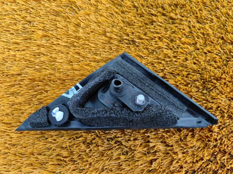 Уголок двери