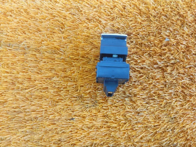 Кнопка стеклоподъемника