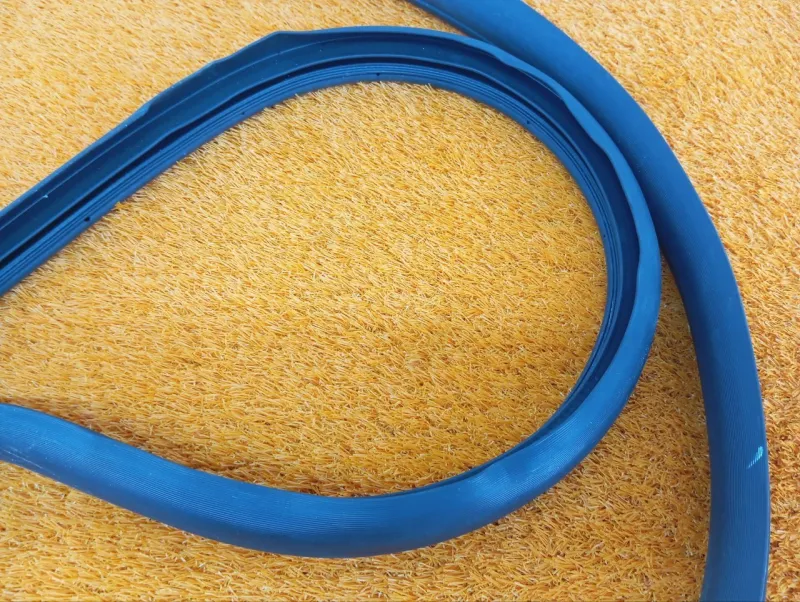 Уплотнитель проема двери