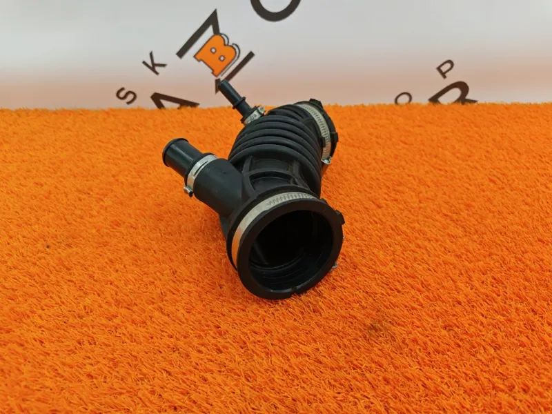 Патрубок воздушного фильтра