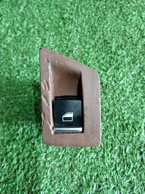 Кнопка стеклоподъемника