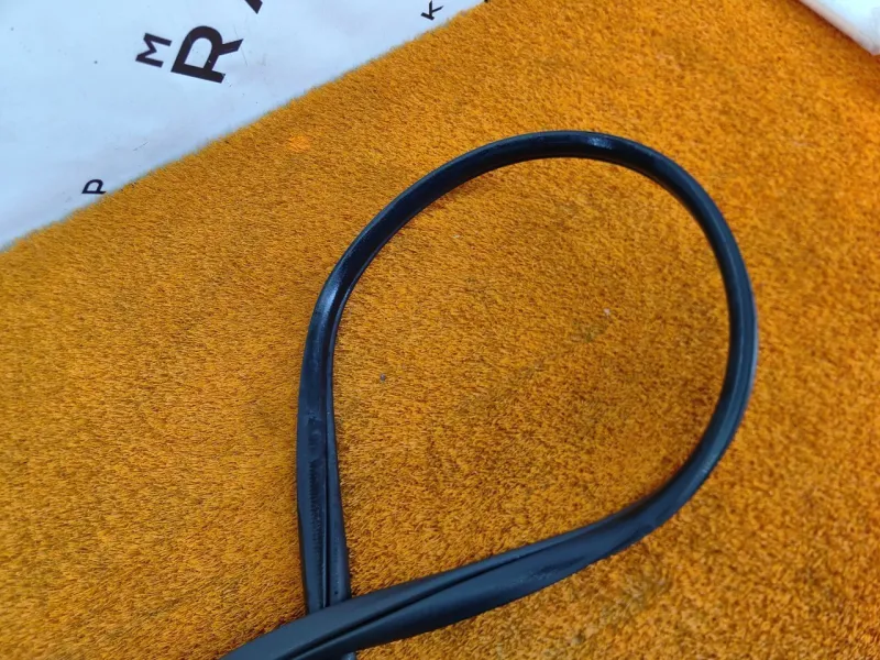 Уплотнитель проема двери