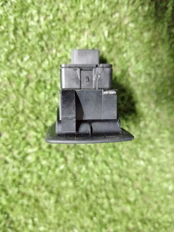 Кнопка стеклоподъемника