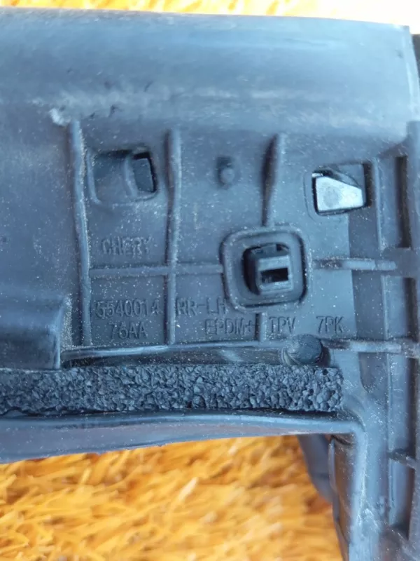 Уплотнитель двери