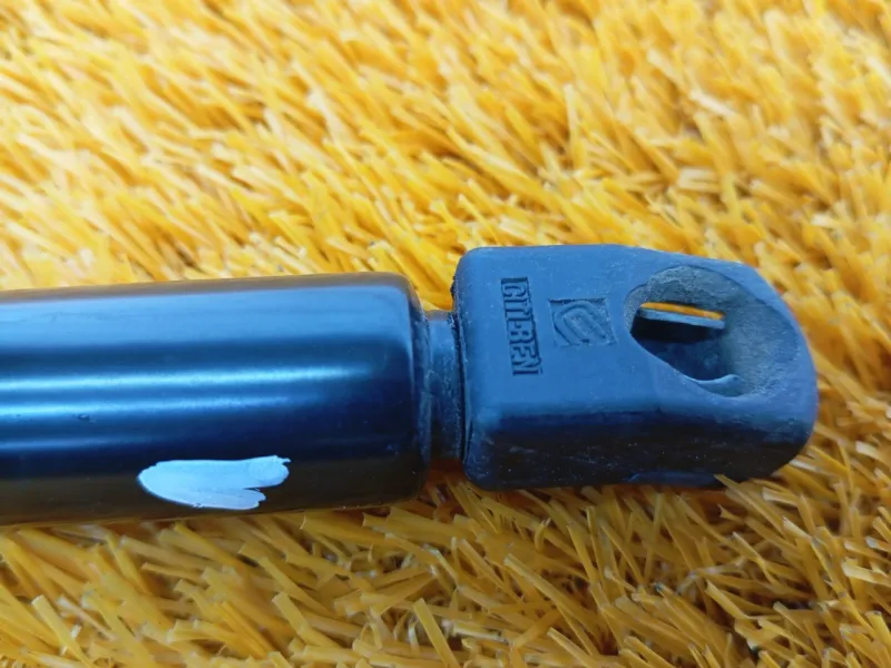 Амортизатор багажника