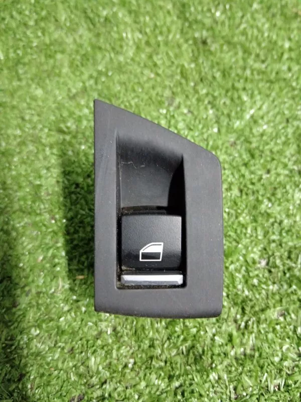 Кнопка стеклоподъемника