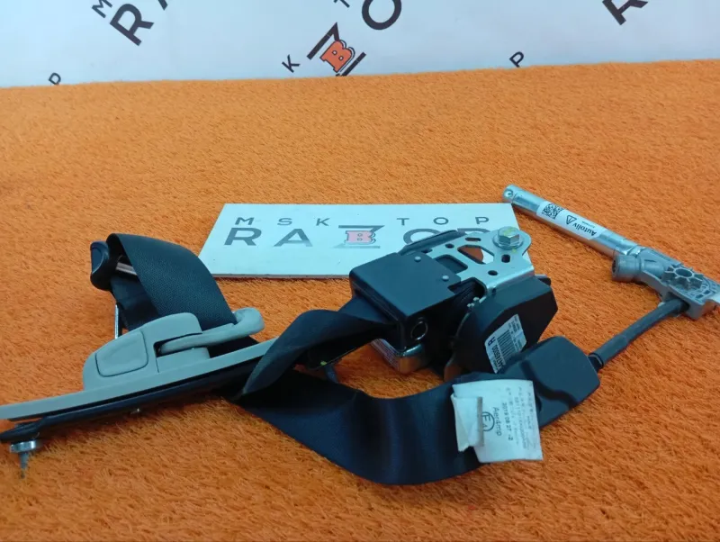 Ремень безопасности